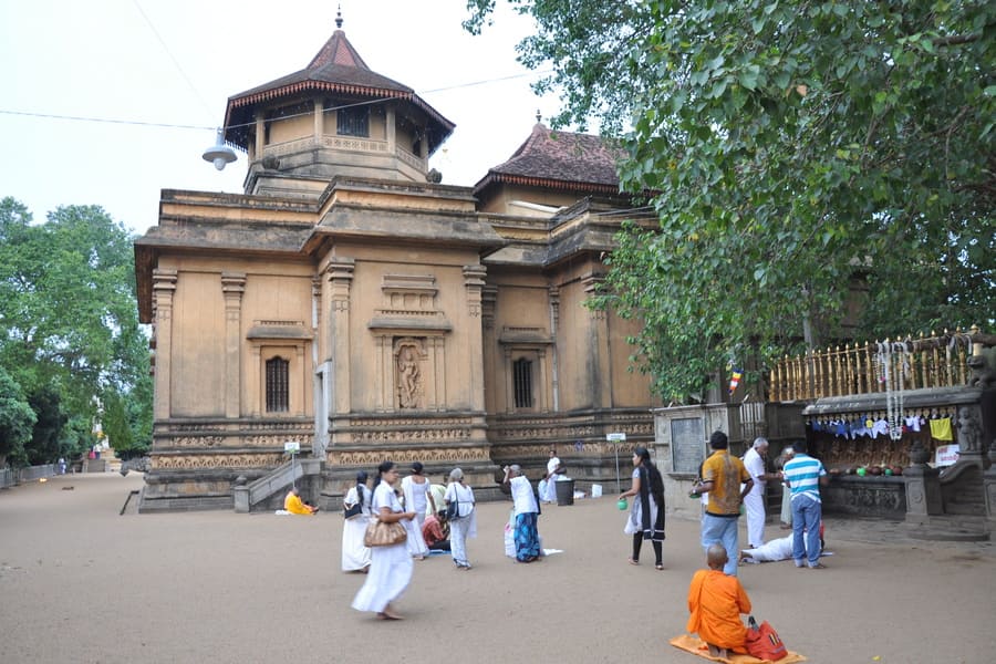 Kelaniya Raja Maha Vihara - sri lanka 6-day tours
