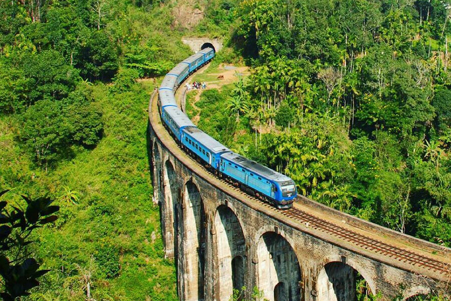 The right time to visit and the Nine Arch Bridge train times in Sri Lanka