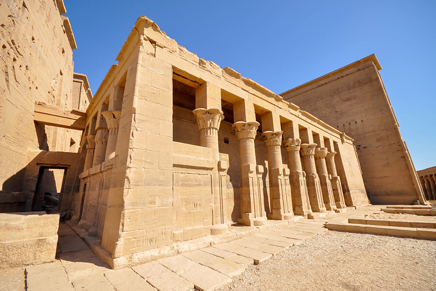 Who built the Temple of the Tooth - a great temple because of its design and high expertise