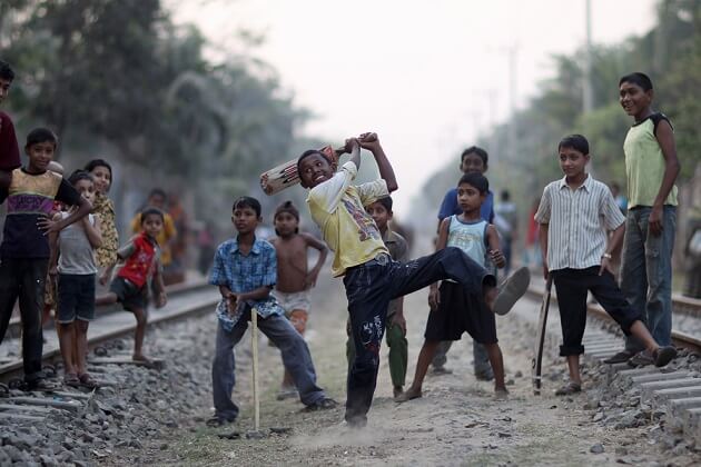 people in sri lanka play cricket