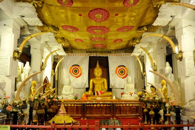 temple of the tooth best tour packages in sri lanka